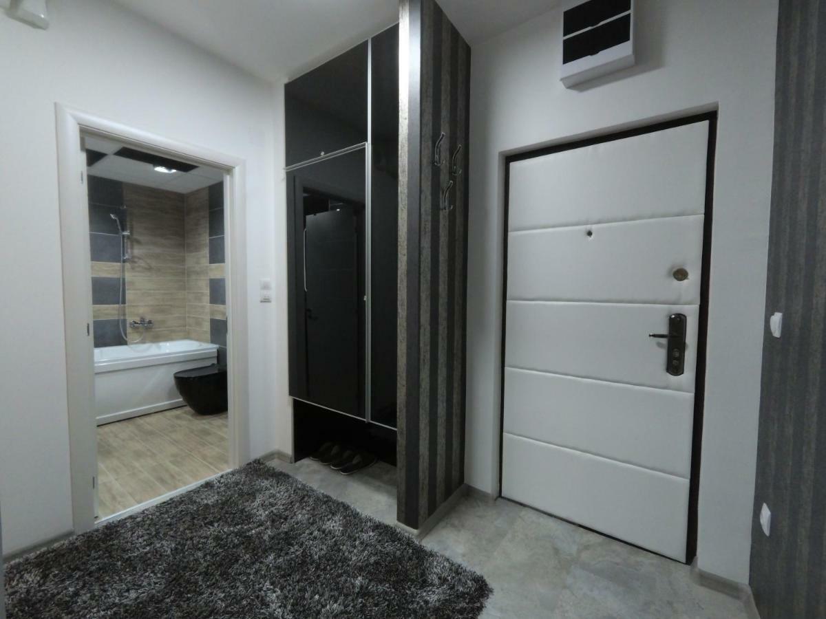Grey Apartment Nis Exterior photo